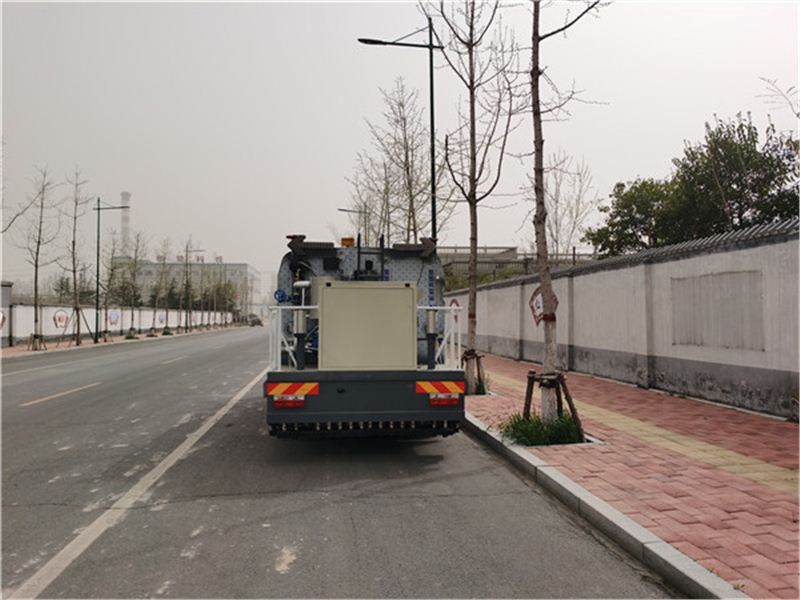 河南LS0642瀝灑車(chē)
